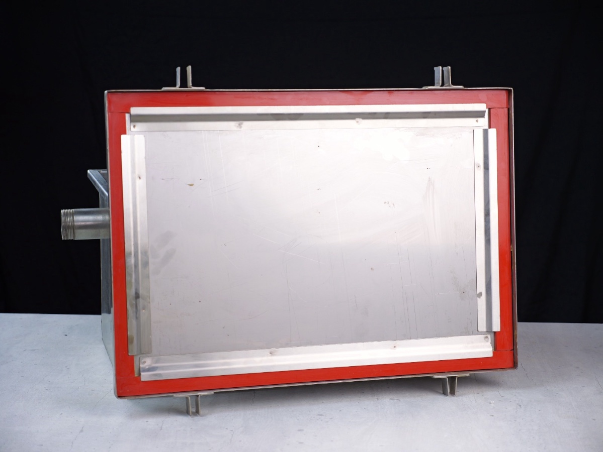 Grease Trap Small 17 GPM — photo 3 of 16