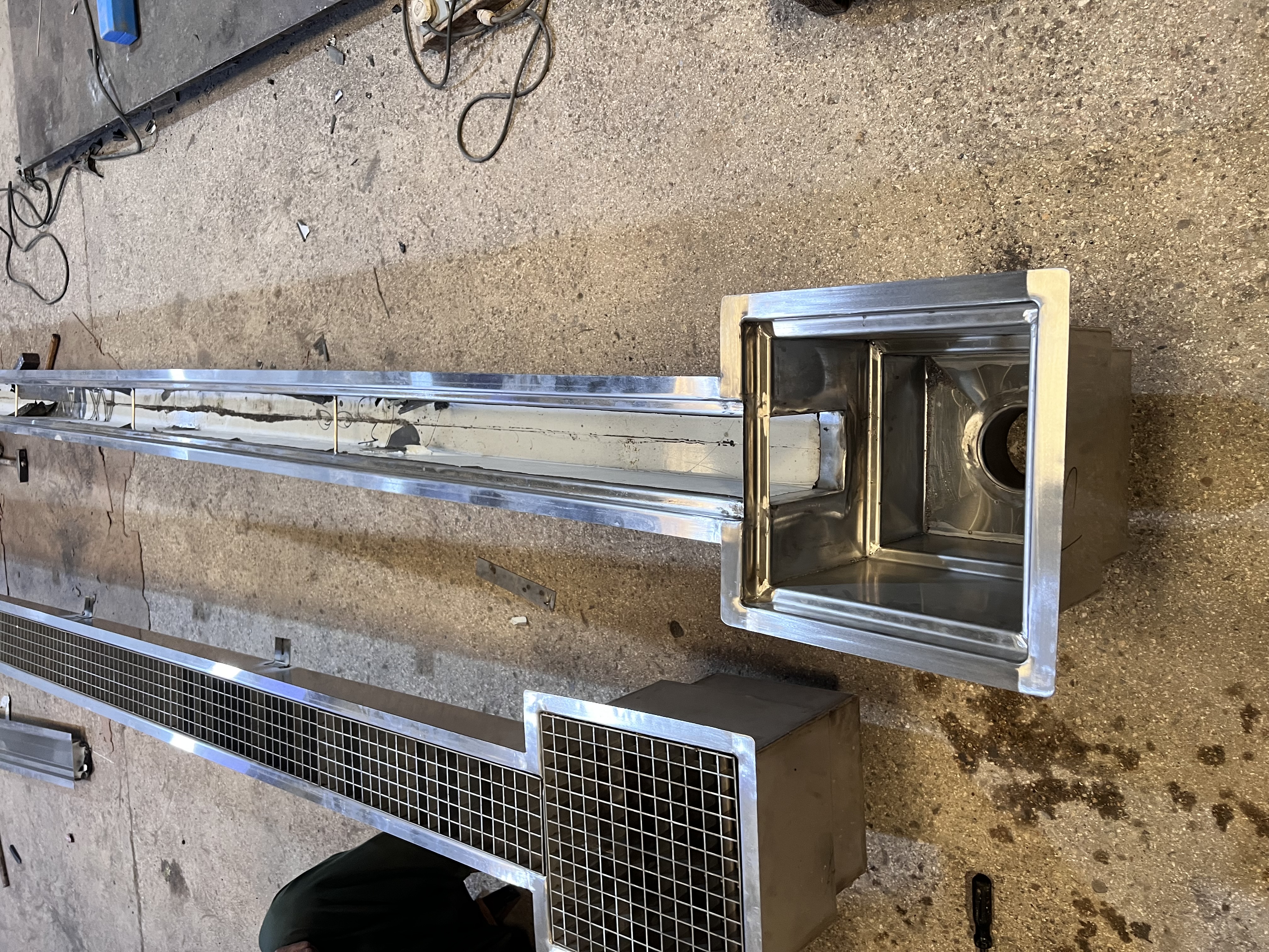 SS 304 Interlocking Box Drain Grating with Drainage Channel — photo 2 of 6