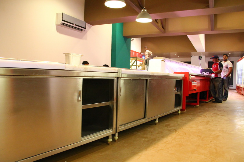 Counter with sliding doors — photo 2 of 5