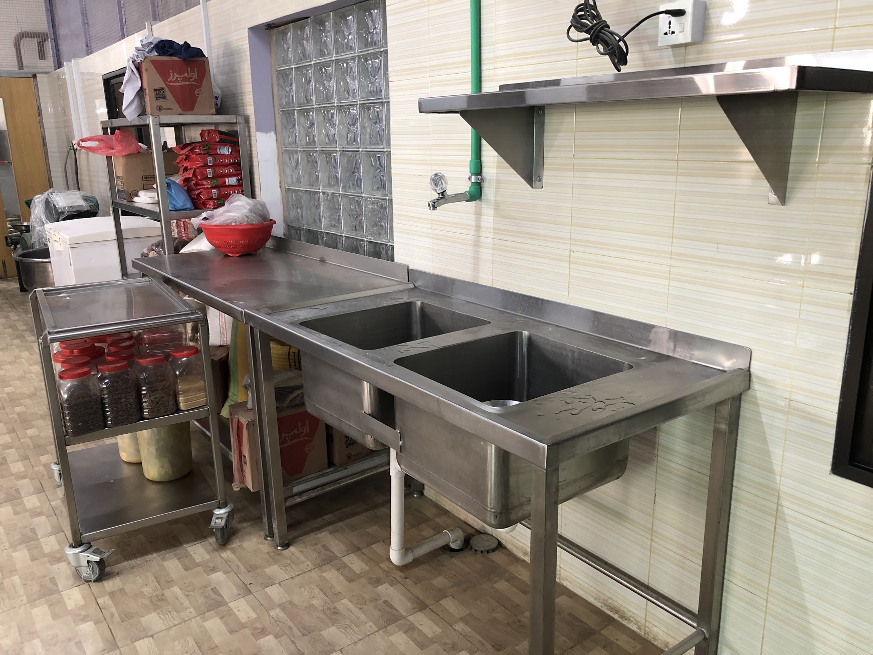 Double Bowl Sink Table — photo 2 of 6