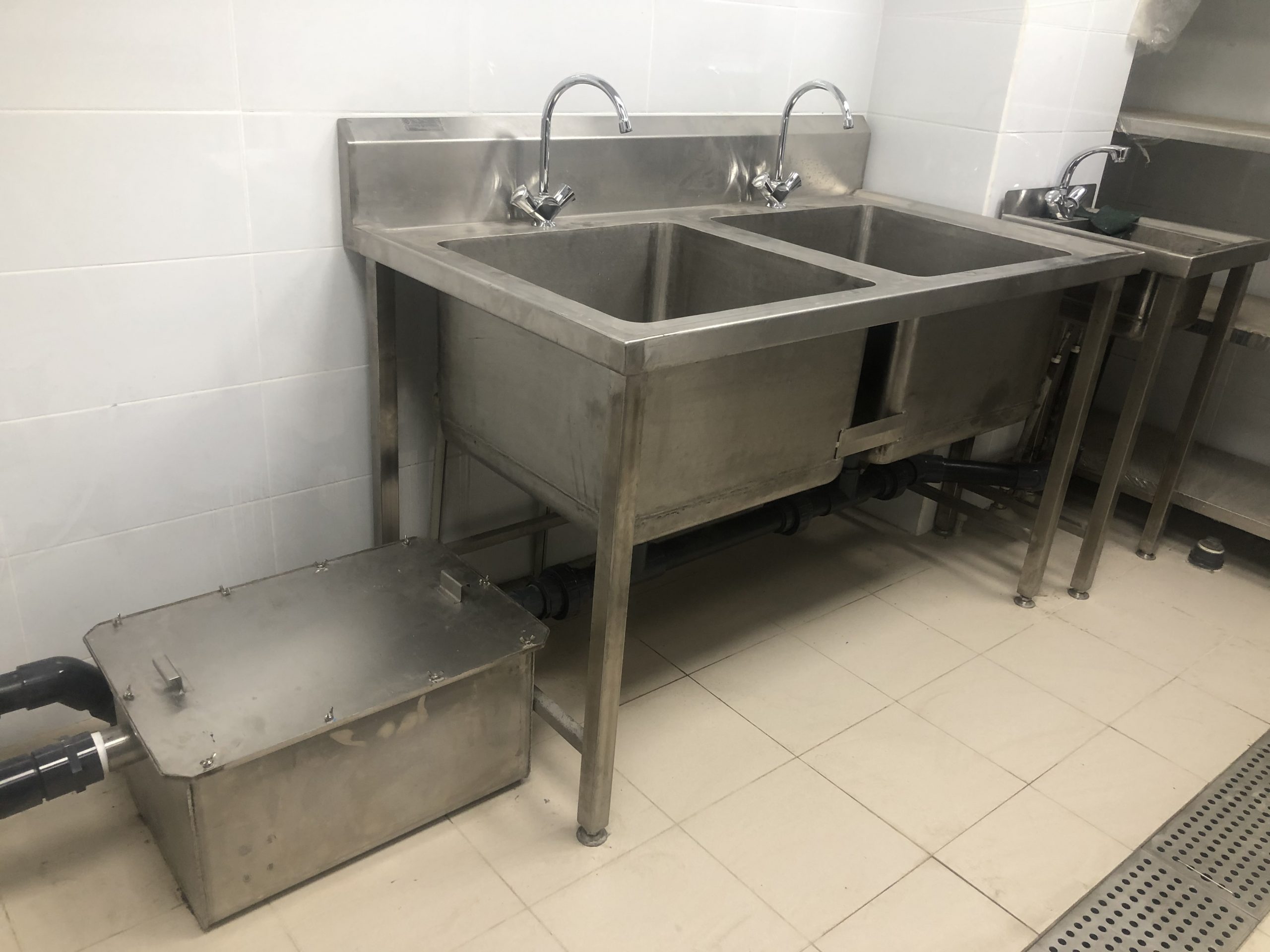 Double Bowl Sink Table — photo 3 of 6