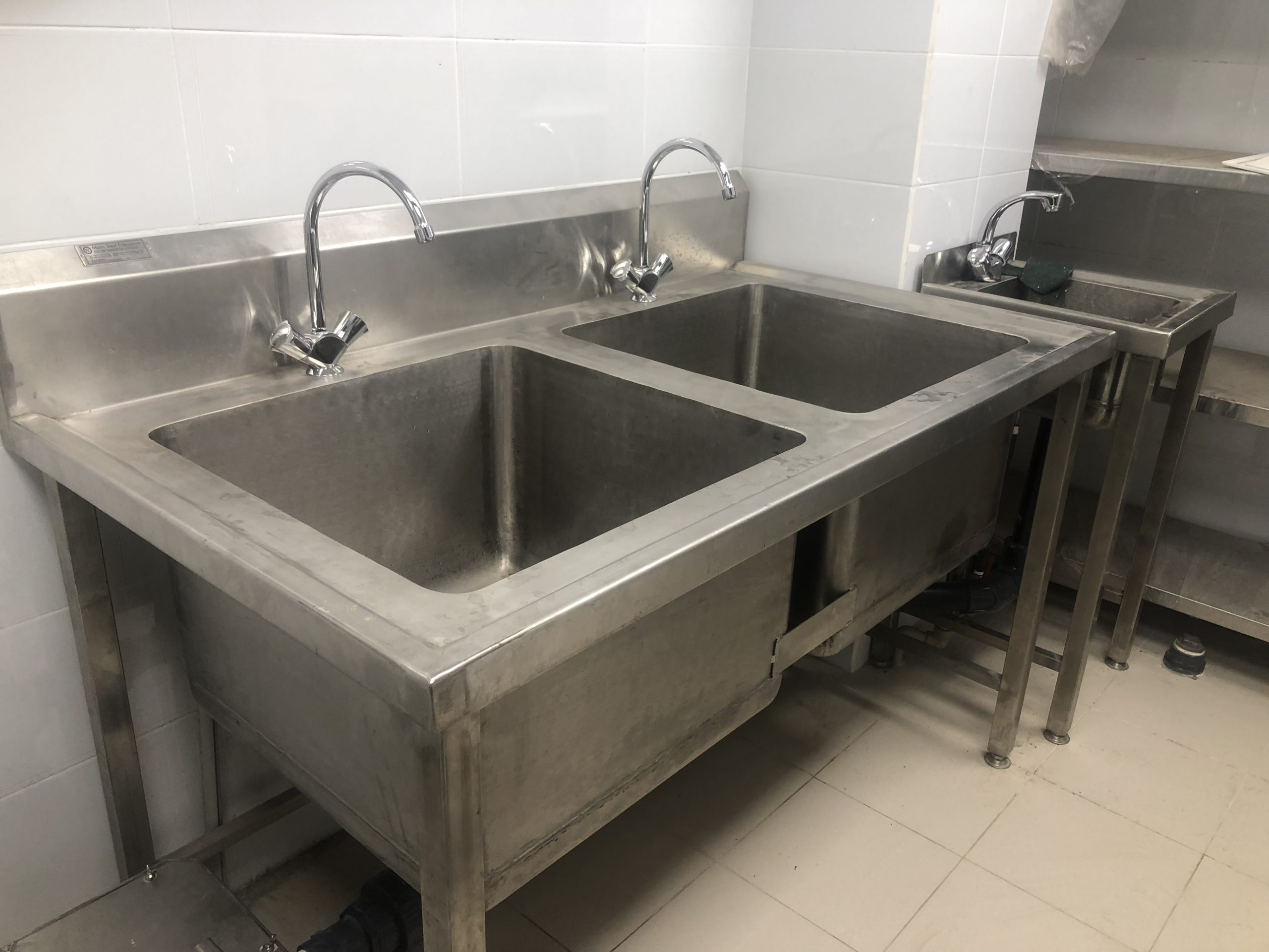 Double Bowl Sink Table — photo 4 of 6