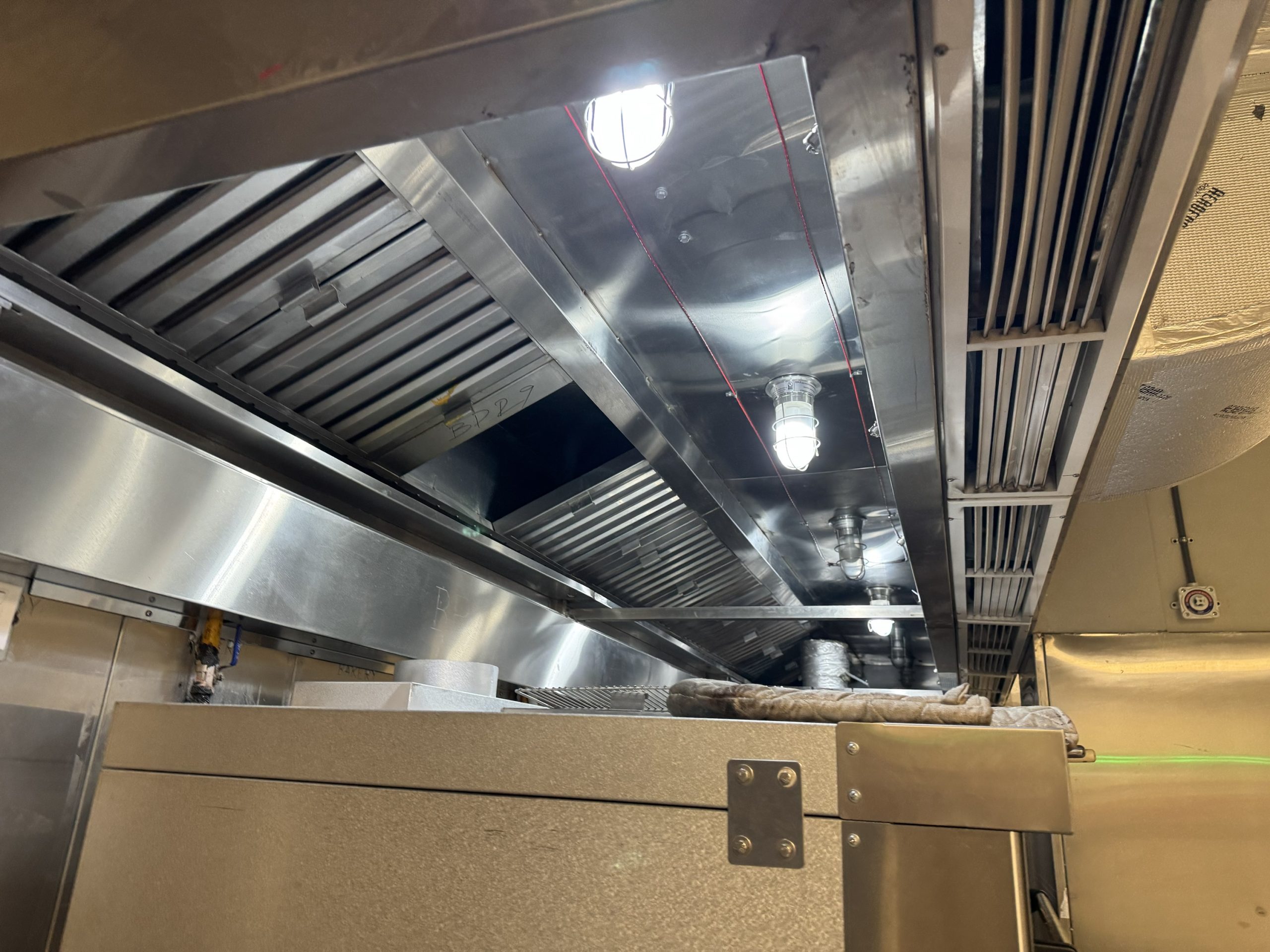 Exhaust Hood Wall Mounted — photo 2 of 9