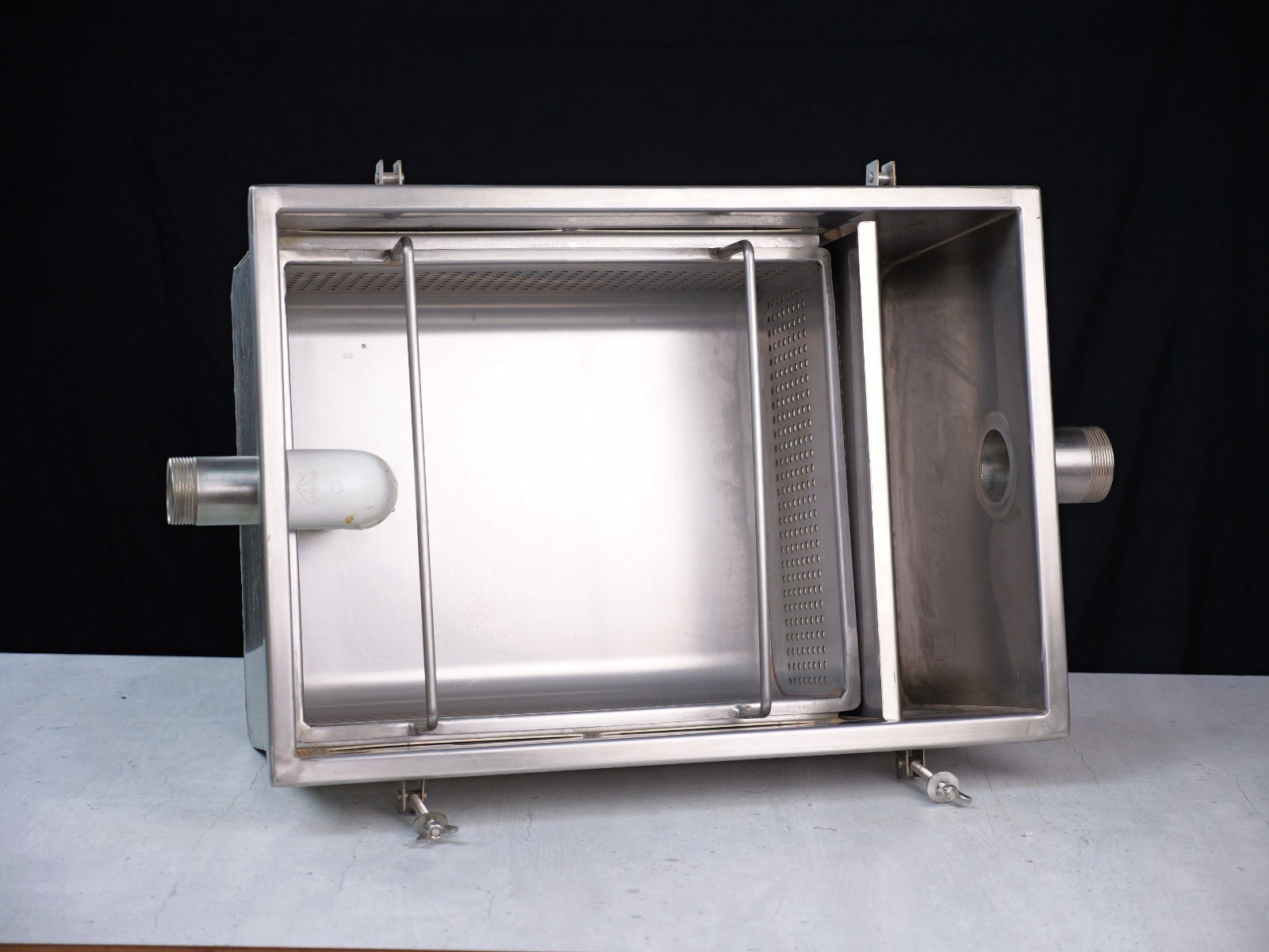 Grease Trap Small 17 GPM — photo 12 of 16