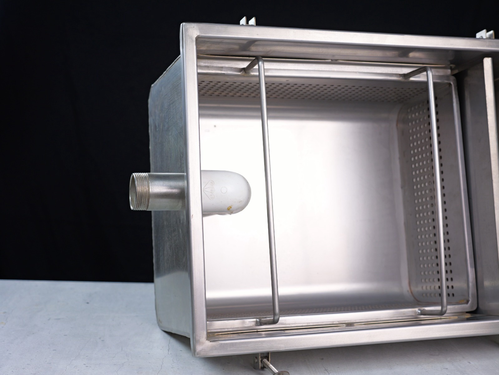 Grease Trap Small 17 GPM — photo 13 of 16