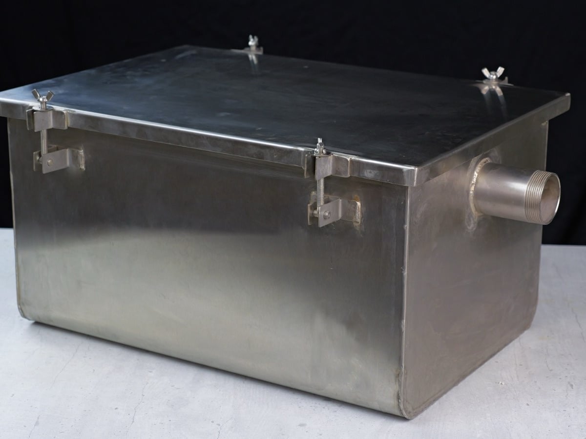 Grease Trap Small 17 GPM — photo 12 of 14