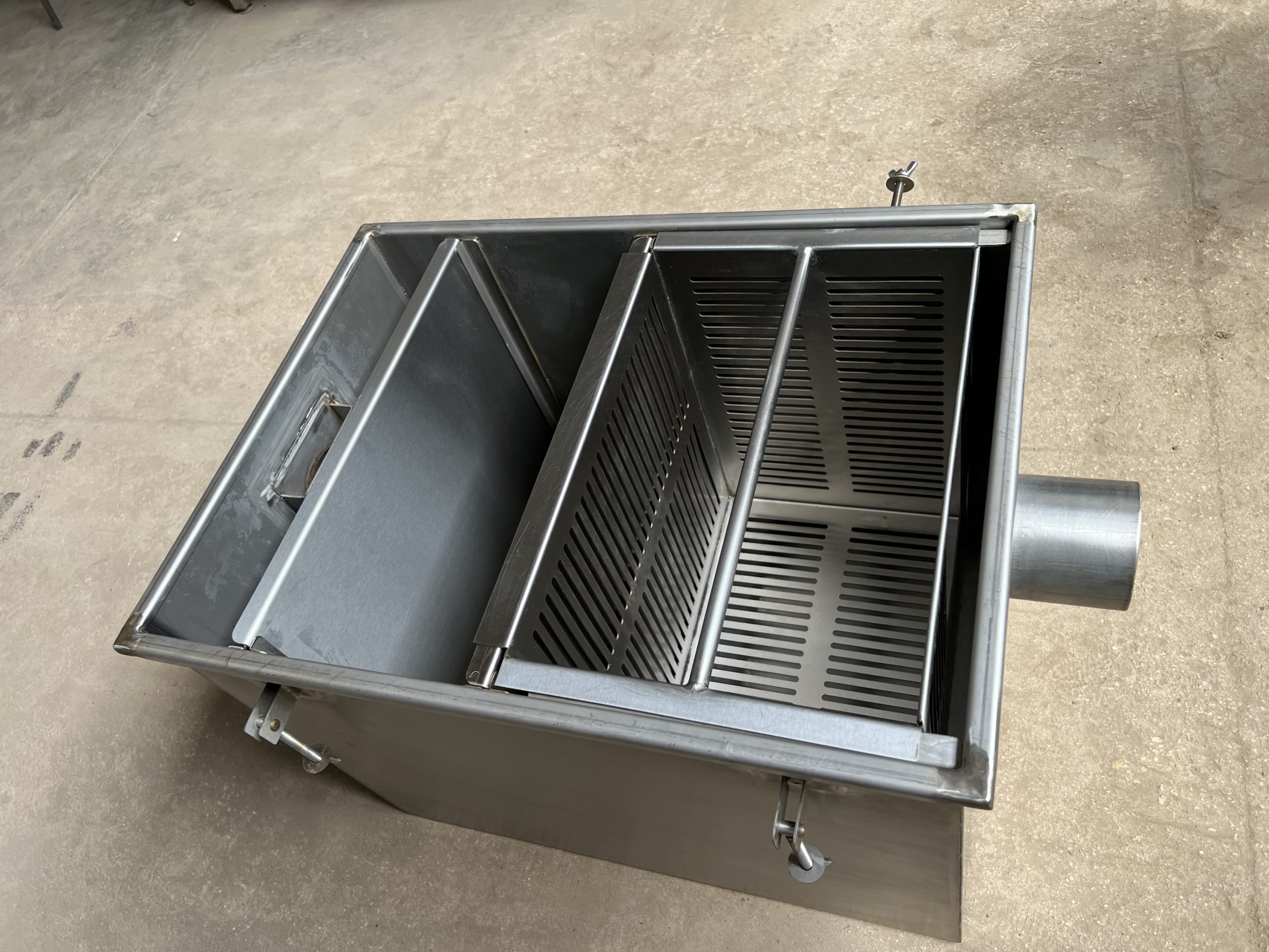 Grease Trap Medium 34 GPM — photo 2 of 6