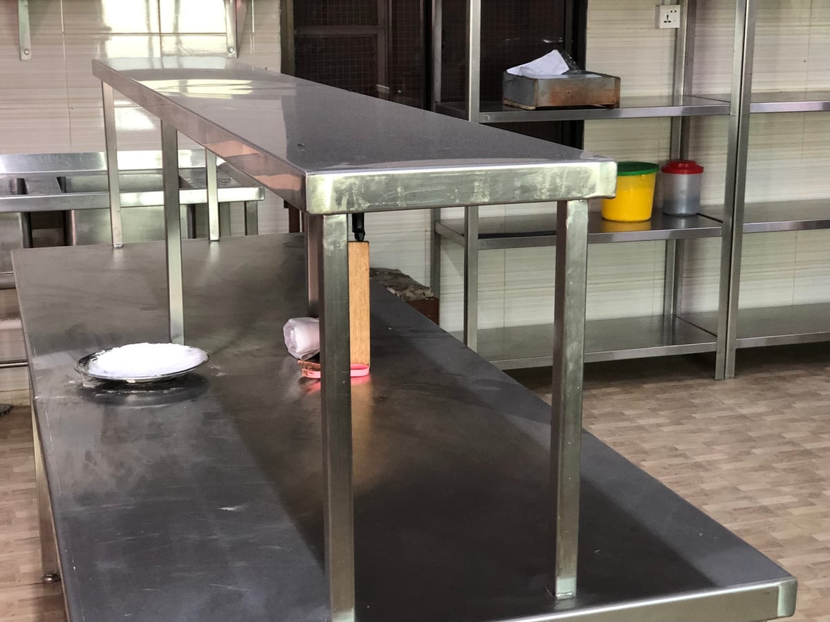Work Table with 1 Undershelf and 1 Overshelf — photo 2 of 5